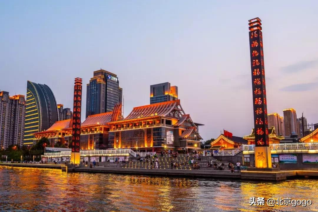 抓住夏天的尾巴放肆玩乐，一起打卡隔壁城市这条网红游船