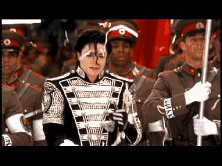 搞笑gif开心一刻不按常理出牌,搞笑gif趣图哥们别拍马屁很危险的