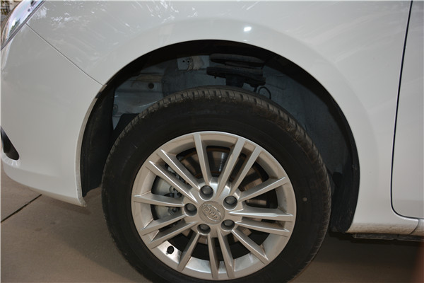 比亚迪e5400试驾,比亚迪e52017和2016款的区别