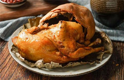 老外嘲笑中国人穷得吃“土”,敲开后尝了一口,直呼:真香