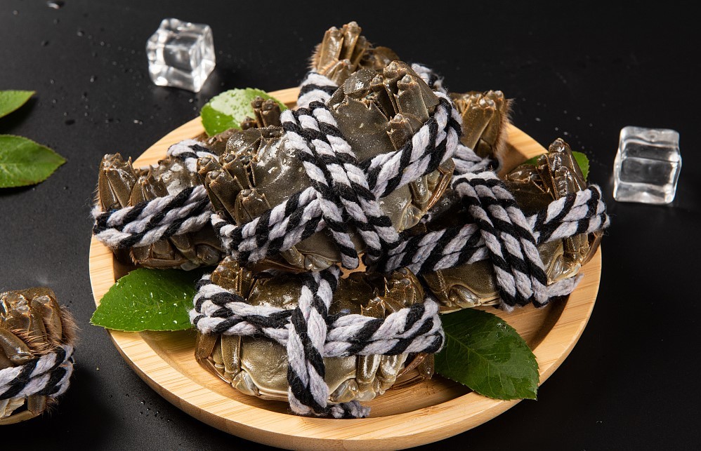 大闸蟹蒸熟了放冰箱能保存多久,大闸蟹冰箱保存方法用泡沫箱