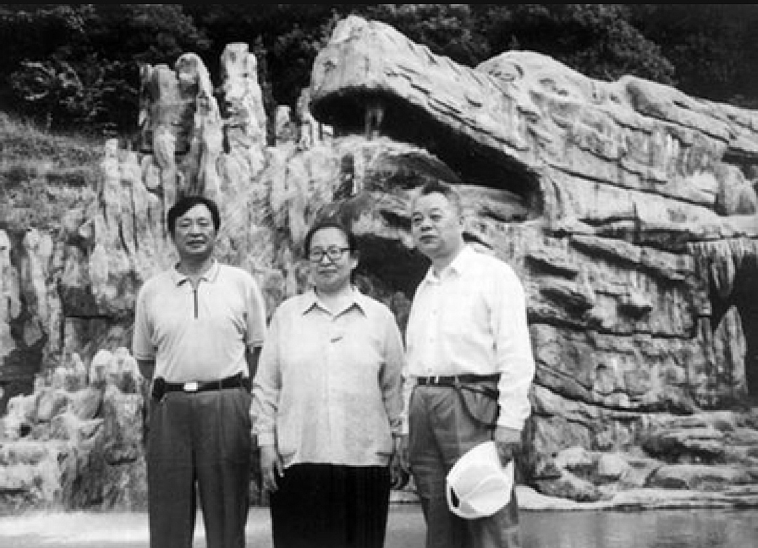 毛主席堂弟毛泽连：活到1995年才去世，用手摸着种菜，拿35元补贴