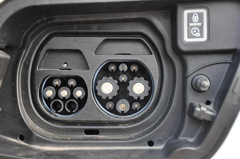 东风标致有一款动力强的车,驾驶感受最好的纯电动suv