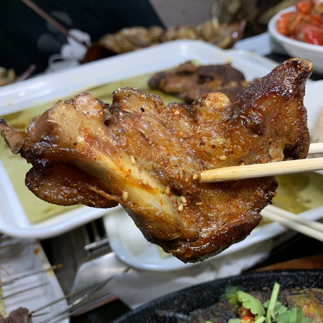 烤大虾烧烤,正宗烧烤店铁板烧鲫鱼