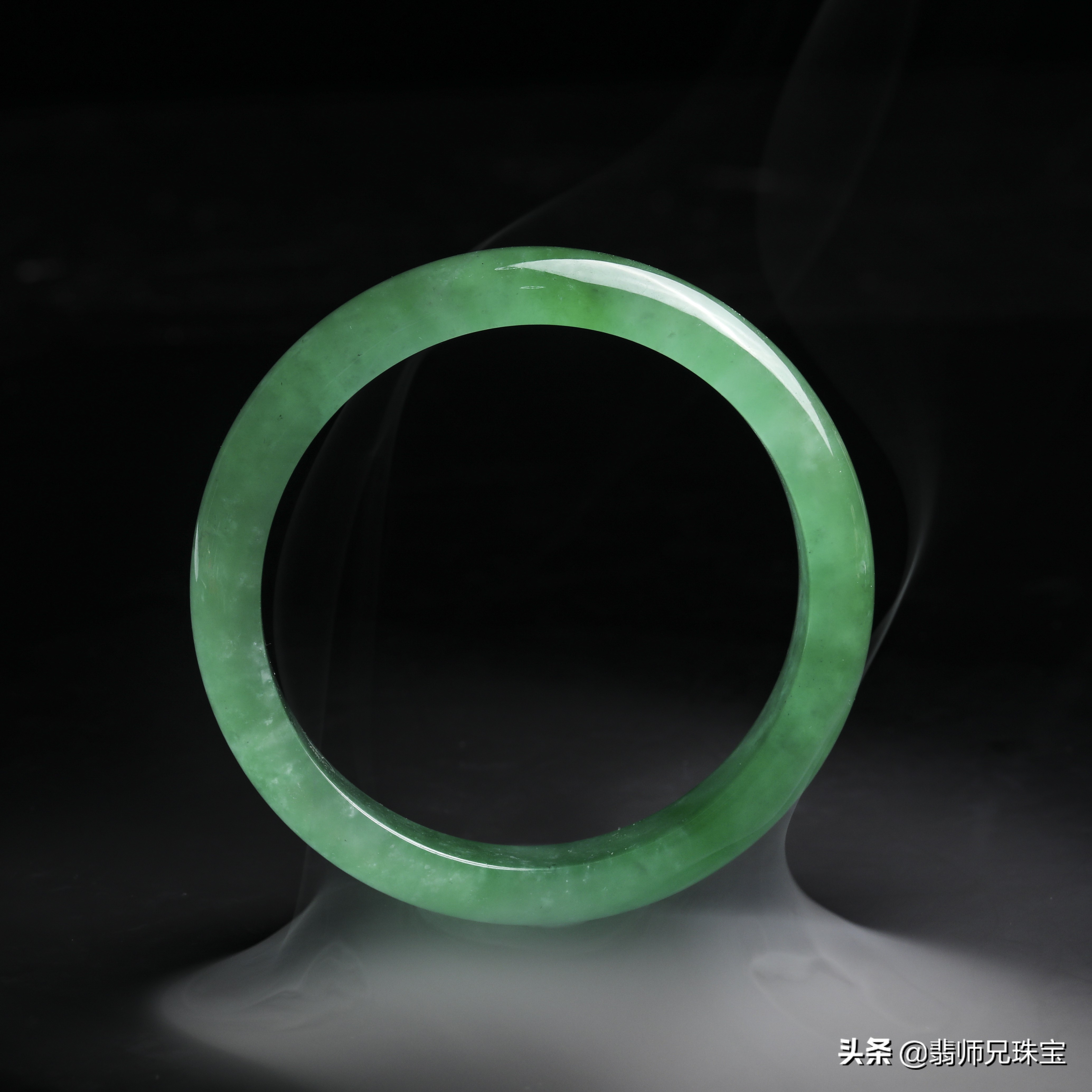 翡翠划痕是如何修复的,翡翠上有划痕哪里补救