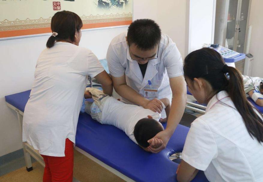 男童一尿就喊疼,小男孩一尿尿就喊痛是怎么回事