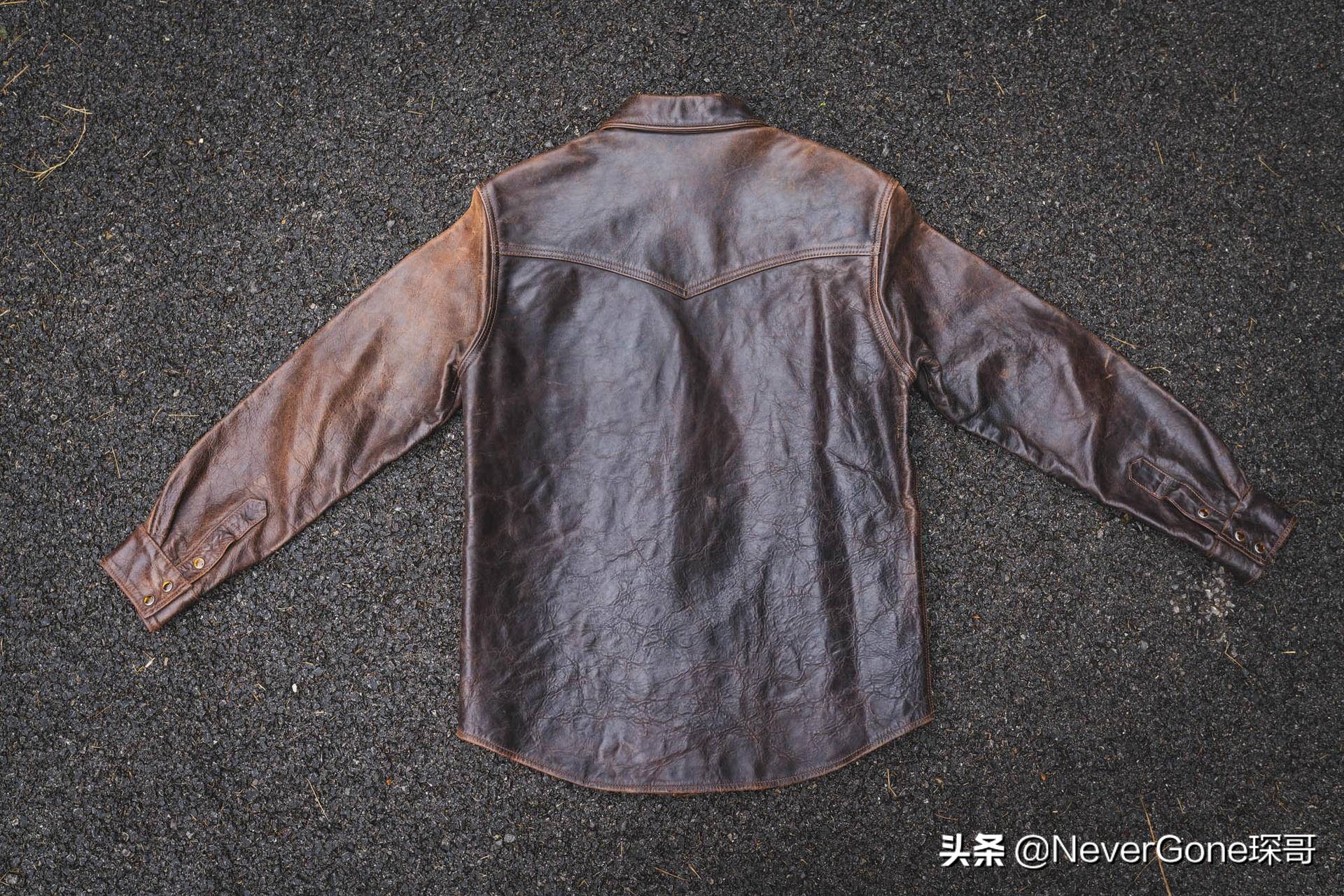 一件美特斯邦威衬衫,一件橘色衬衣