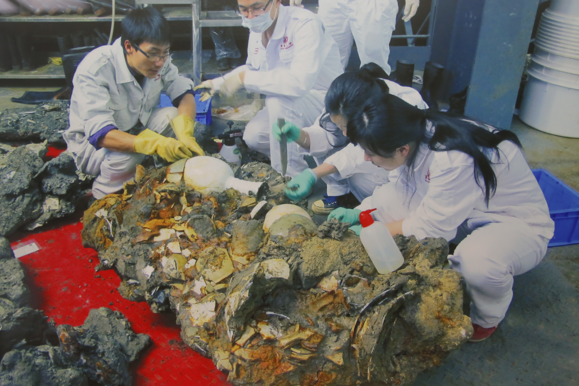 科学家发现深海巨型船,海下探险时发现巨型沉船