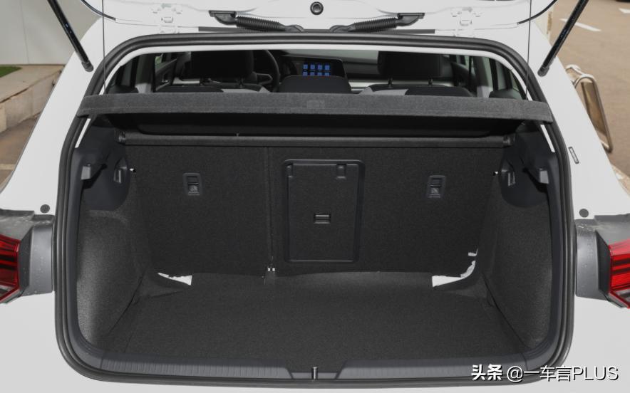 空间一般,8.6秒才破百,但月销量还能有5000台,怎么看高尔夫?