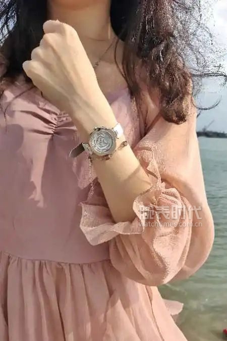 网友晒自己微信好友数量,网友晒1300手表