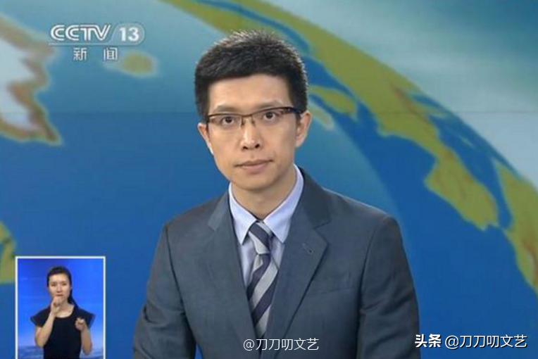 央视主持人康辉烫头,康辉烫头