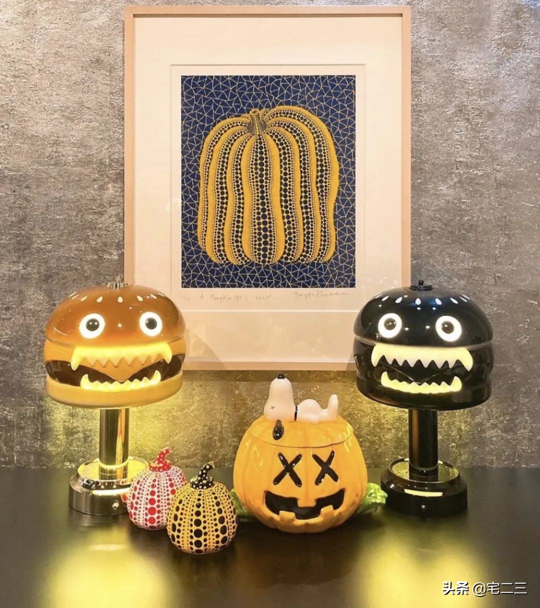 从KAWS、村上隆到草间弥生，为什么潮玩艺术也进军家居界了？