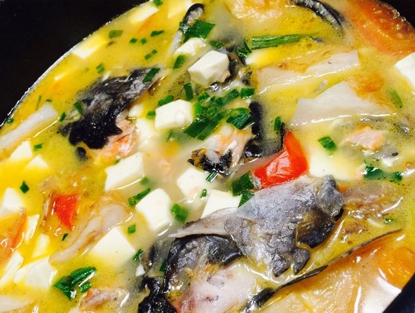 三文鱼头汤最好喝的做法是什么,怎么煮三文鱼头汤