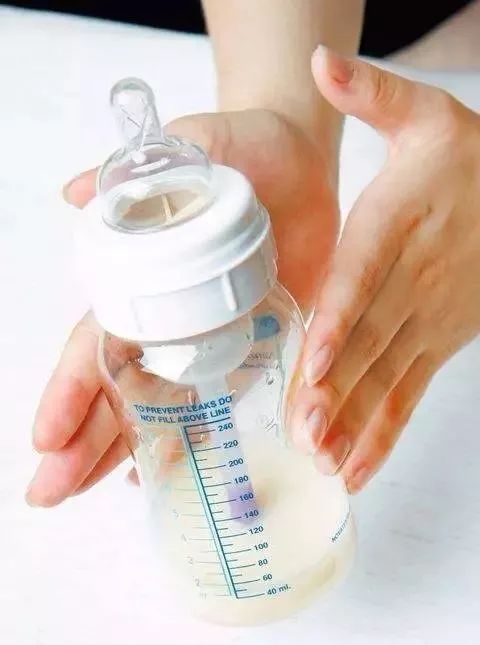 育儿早教给宝宝冲奶粉的正确做法,育儿奶粉知识0到1岁