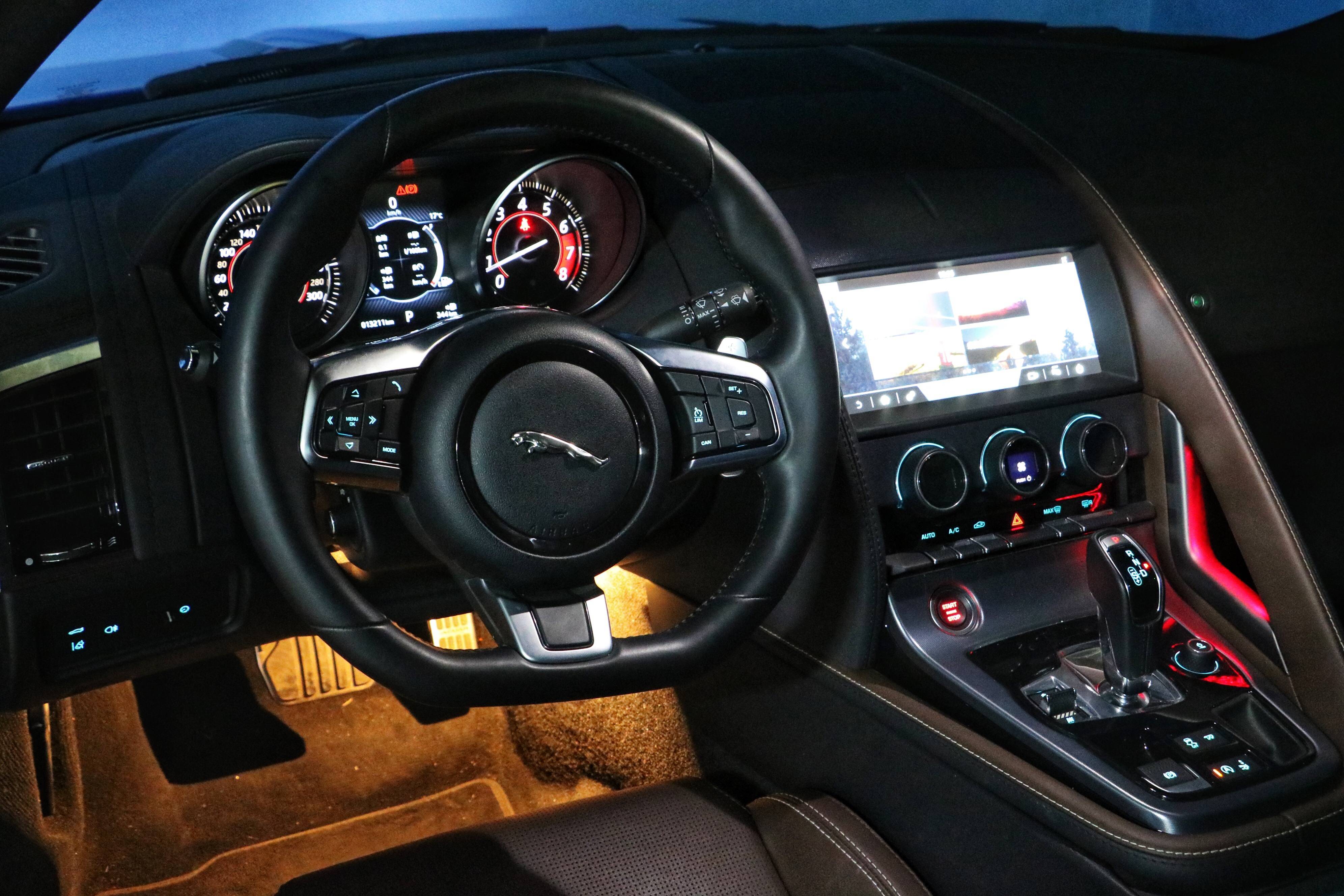 与“赫本”独享二人世界，焦点测试F-TYPE2.0T