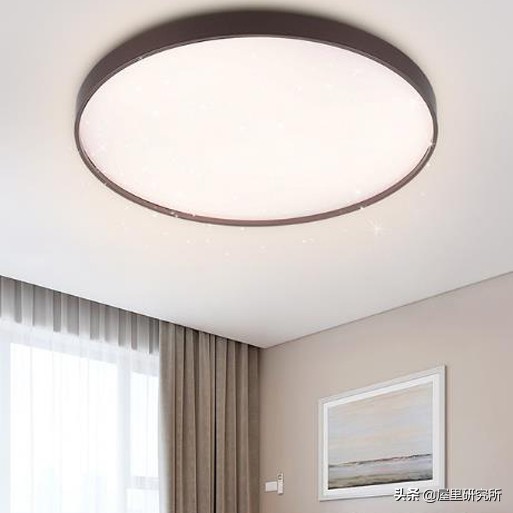 什么客厅吸顶灯好看又有高级感,简约风格的客厅适合用什么吸顶灯