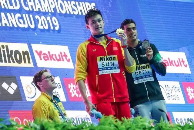 什么是国徽照片,我国的国徽的象征和寓意