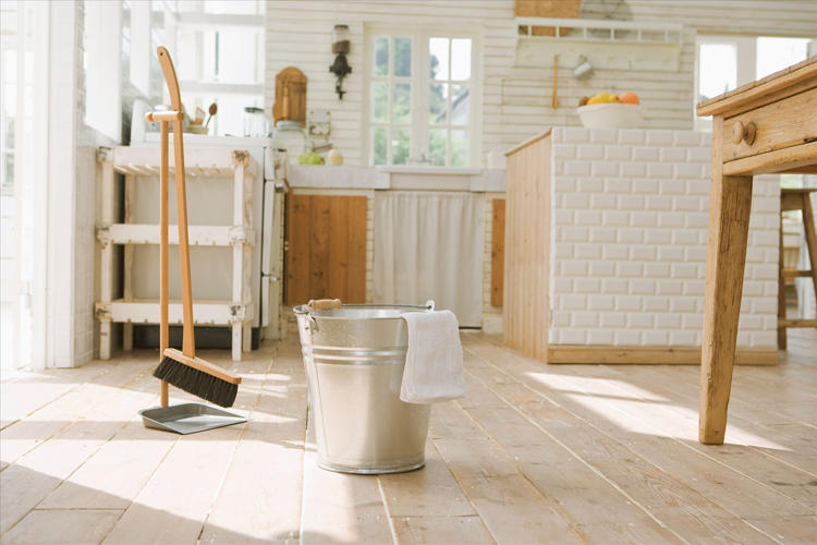 厨房实木柜门油烟去除妙招,厨房油烟熏黑怎么去除