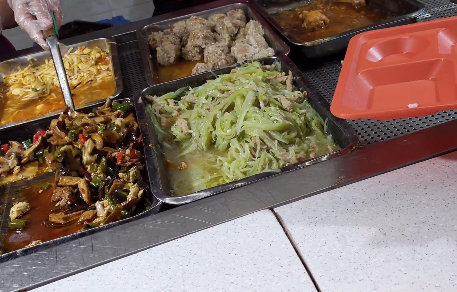 龙华富士康吃饭,富士康8万人同时午餐