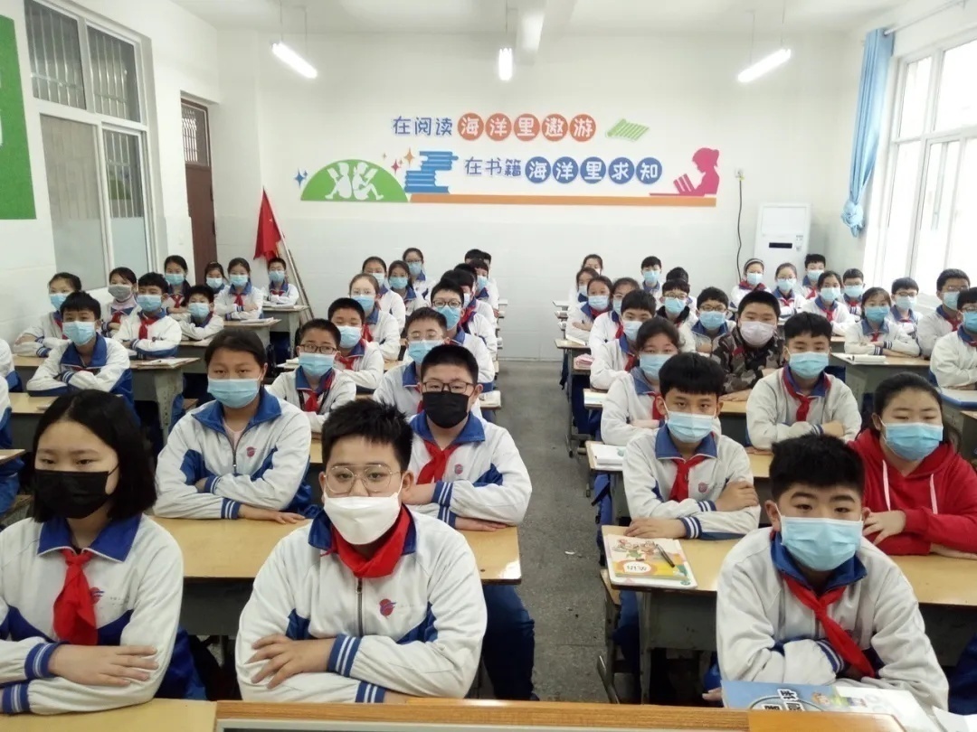 雪峰小学开学第一天的视频,桃源小学开学第一天