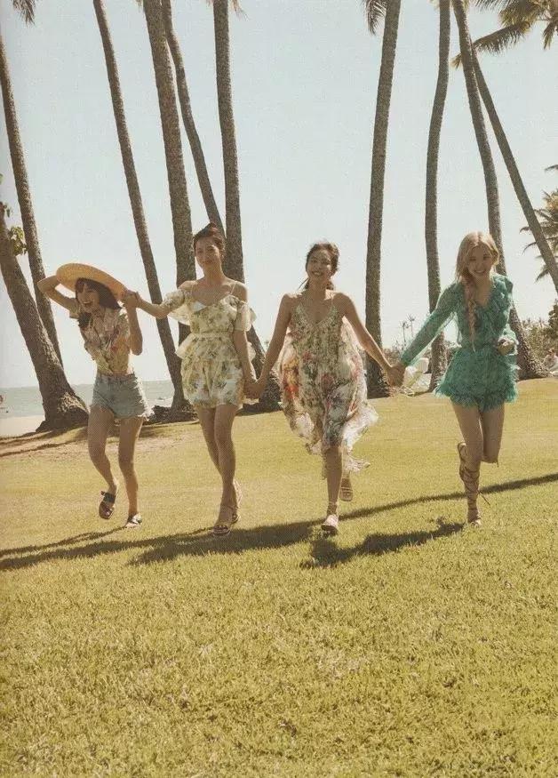 blackpink巴黎时装周lisa是爱豆吗,blackpink七周年绿色lisa衣服