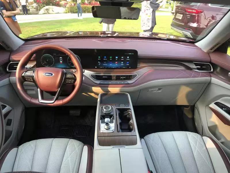 20万买辆大七座SUV简直美滋滋，动力猛气场也足，想吃亏都难