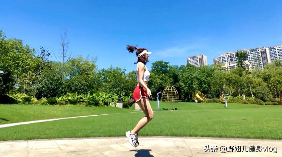 跳绳要这样跳才能达到减脂效果,瘦全身不粗腿的正确方法
