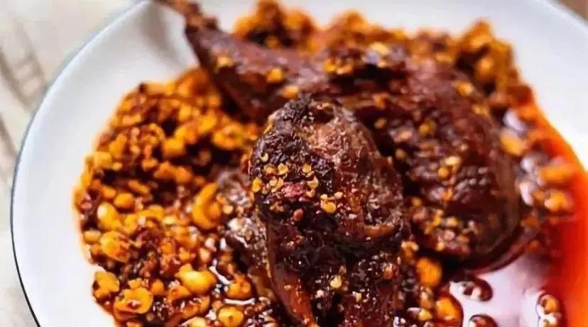 来成都必吃的鸭脑壳,来成都一定要吃麻辣兔头