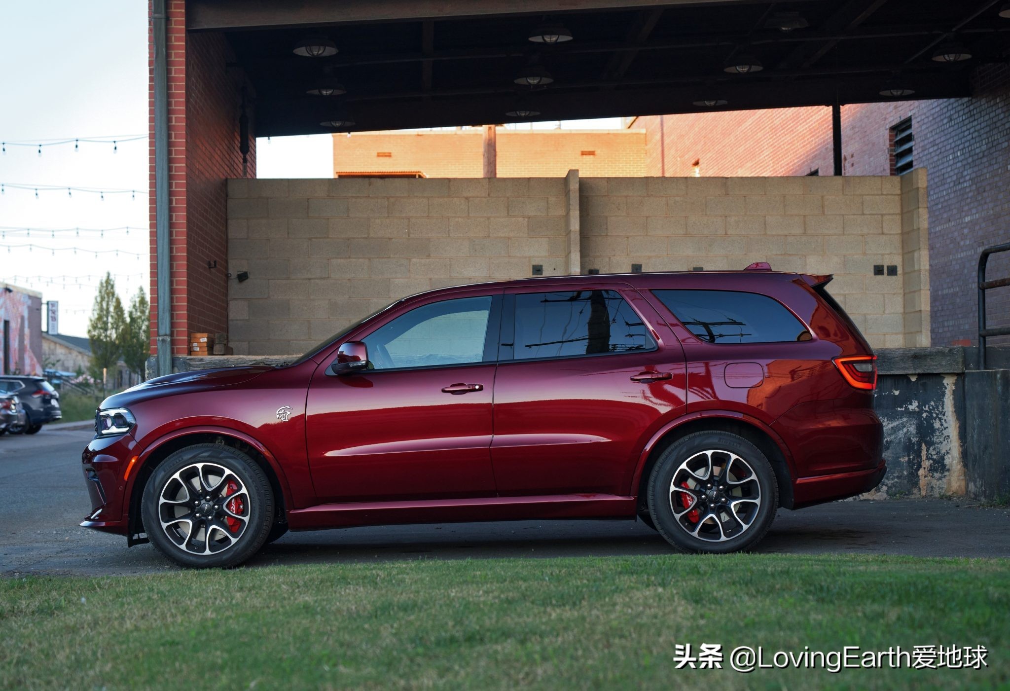 大切诺基srtvs道奇杜兰戈地狱猫,2023款道奇杜兰戈srt地狱猫内饰