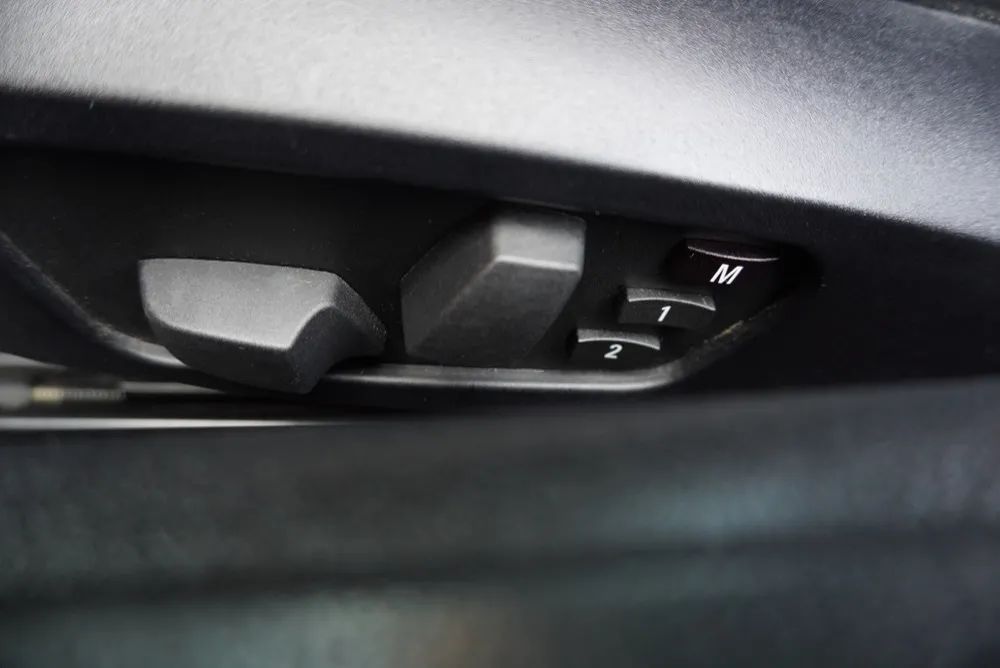 20多万买新宝马,花6万买了台敞篷宝马车