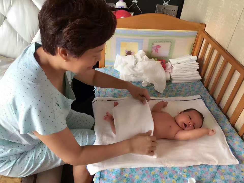 新生婴儿遭月嫂粗暴对待后续,刚出生婴儿被月嫂对待视频