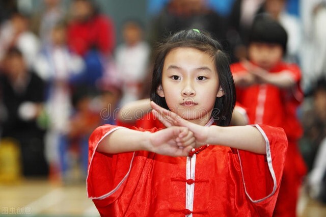 女孩学点武术还是很有必要的,成人女生零基础学武术一年变化