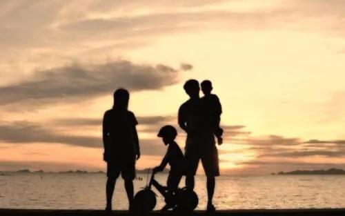 妈妈替孩子玩游戏,妈妈为学霸儿子代练