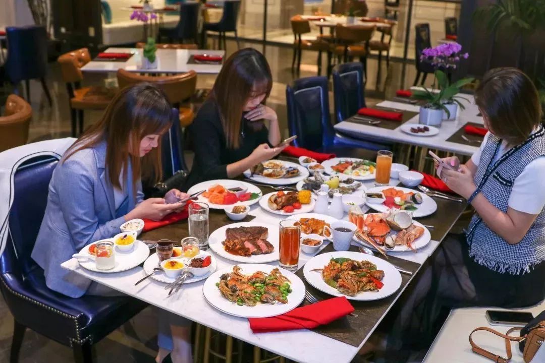 坐拥500万英镑艺术品!自助晚餐云集4家餐厅精华菜!