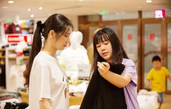 银泰客服岗是干嘛的,银泰百货客服岗靠谱么