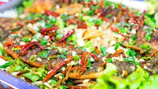 坐拥“专属地铁”,有7大美食集结地!东北这所大学“顶尖”配置太绝!