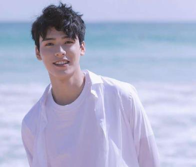 龚俊,你咋一副老了会被骗去买保健品的样子,难怪一直想发财