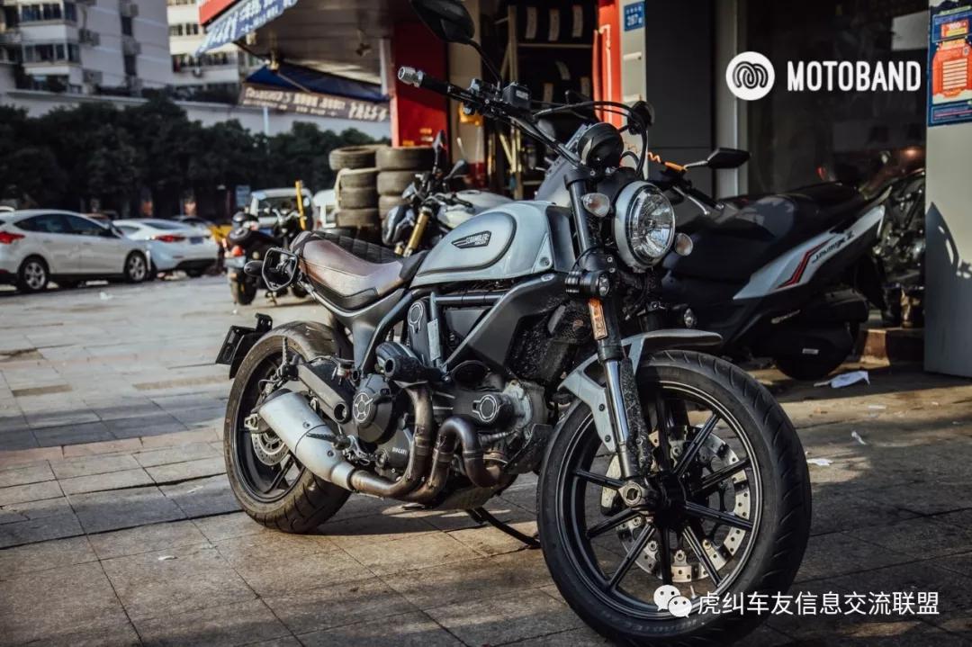 贝纳利幼狮500辐条轮爆胎,贝纳利幼狮500公路版改牌照架