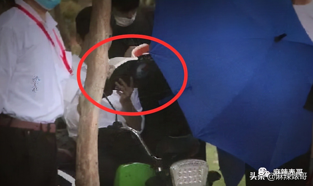 吹自己是铁粉，结果当场打脸，真社死啊…