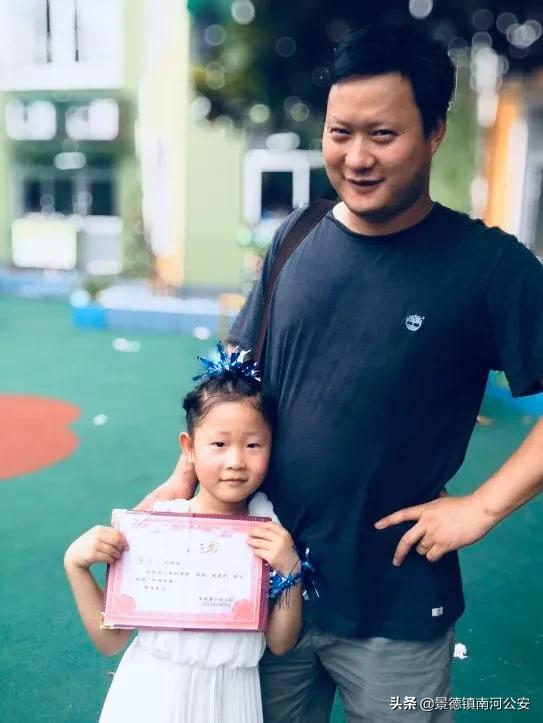 海边警察找到尸体,在水下找到人的尸体