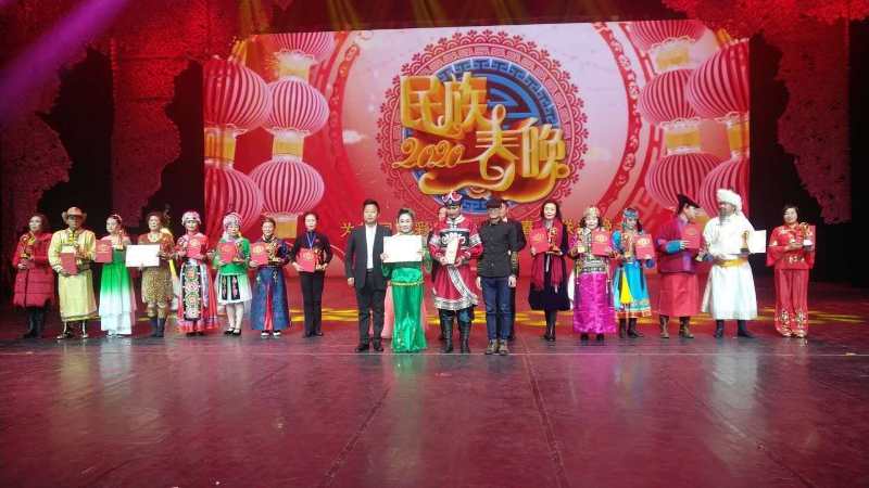 莫道桑榆晚为霞尚满天——记固始县三土艺术团编导荣新老师