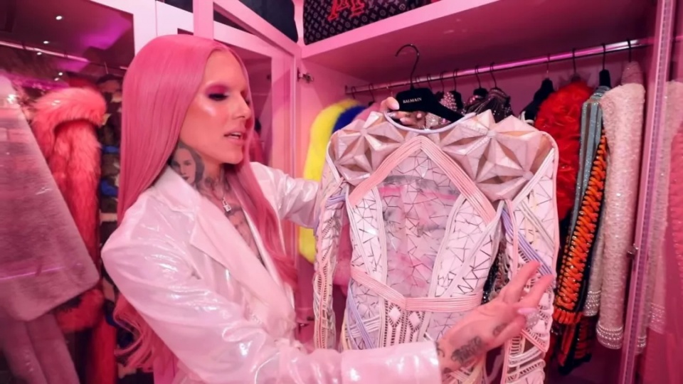 香奈儿磨刀、爱马仕砌墙,J姐的衣帽间戏可真多