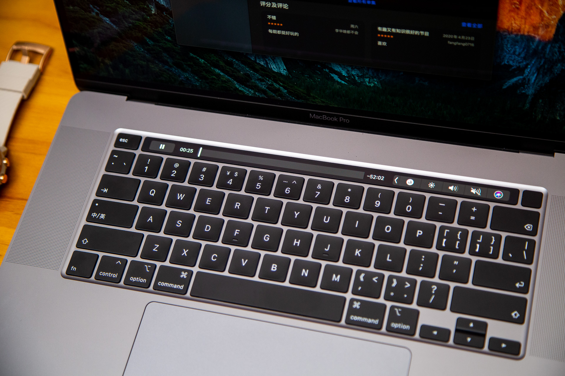 书房桌面价值5W？我的Mac桌面分享