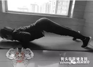 男生瑜伽垫健身教程入门,男性健身新手入门教程