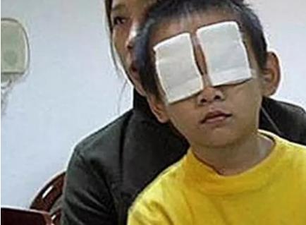 小孩把石灰弄到眼睛里了怎么办,3岁儿童眼睛误入石灰