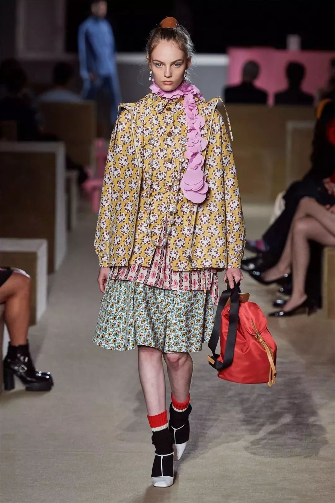 prada2019秋冬女装配色要点,prada2020早春度假系列