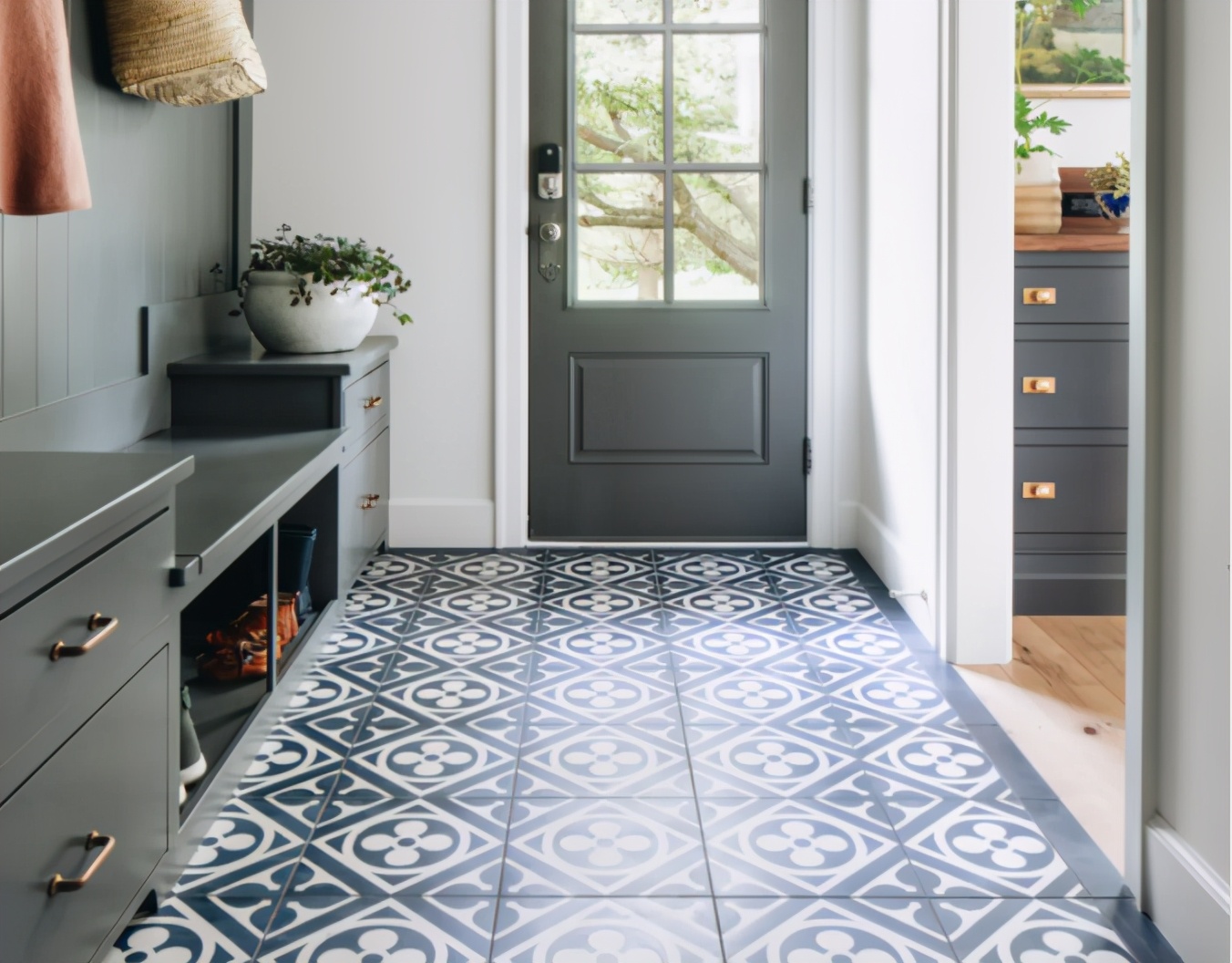 开门见客厅如何装修,开门见客厅如何布置