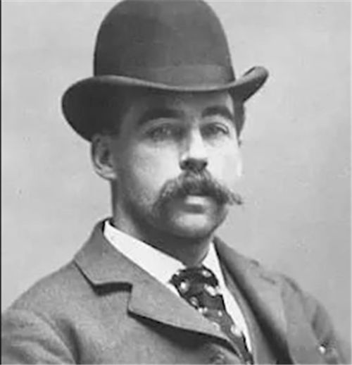 他设计一座布满机关的酒店，诱骗200名女性入住，她们却有进无出