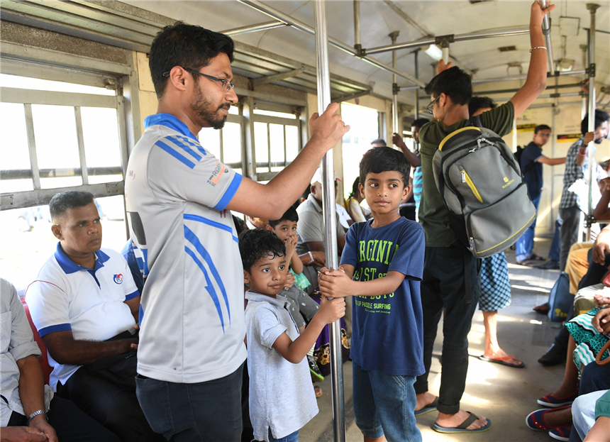斯里兰卡海上小火车航拍,宫崎骏的斯里兰卡的小火车