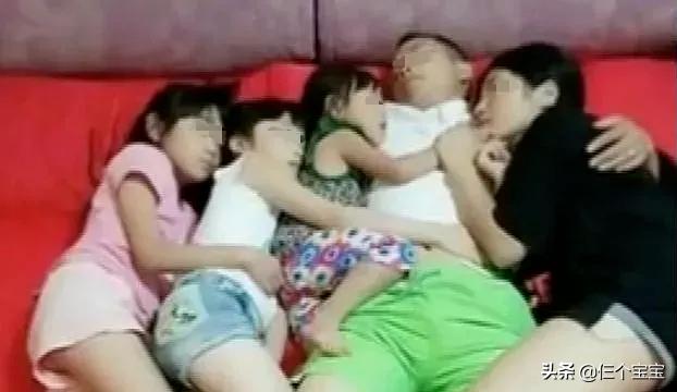 鐖跺コ浜插瘑鎷ユ姳鍚堟媿鍥剧墖,鐖跺コ鎷ユ姳鍚堢収